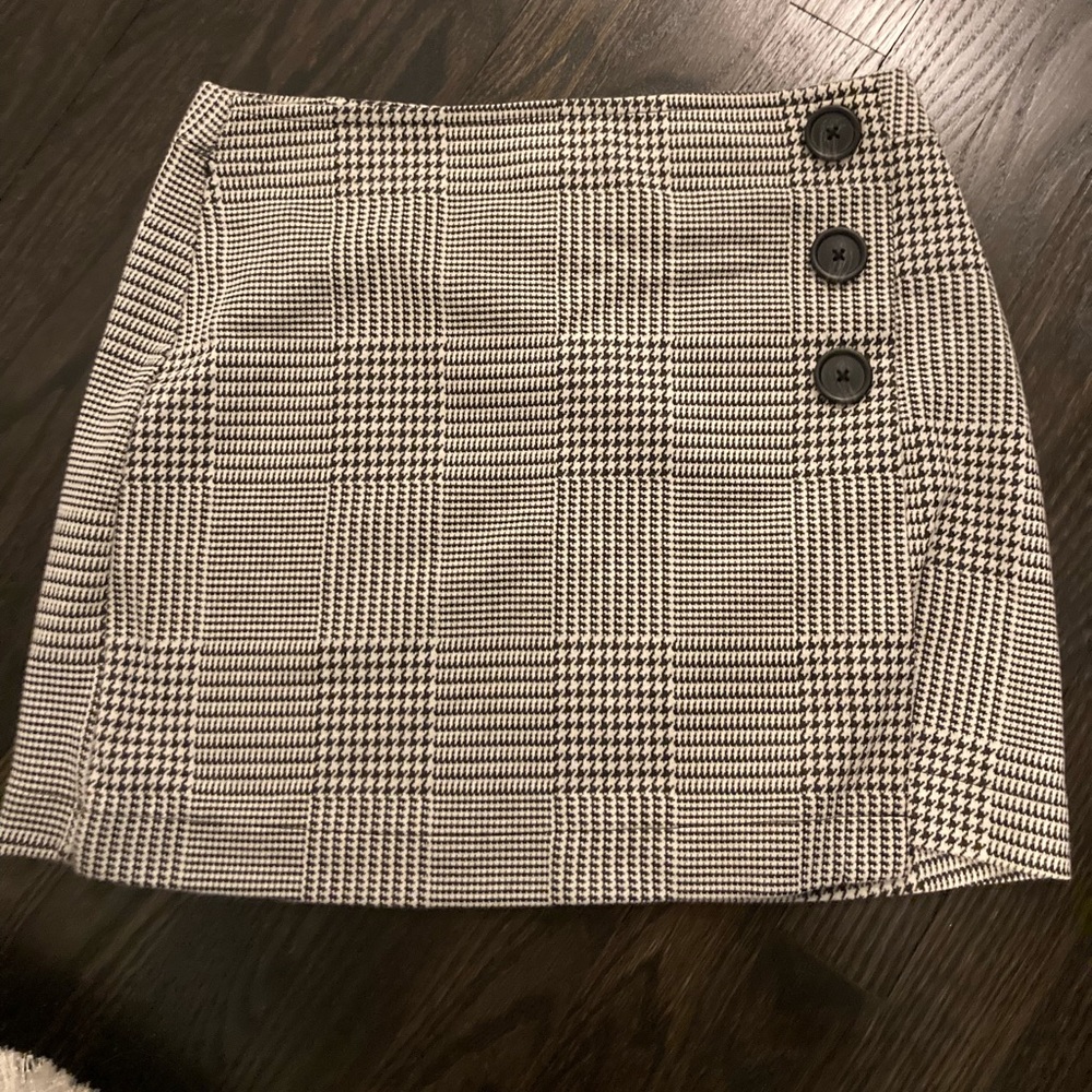 Plaid skirt with buttons